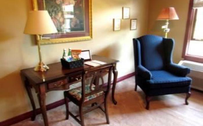 Shadow Lawn Inn