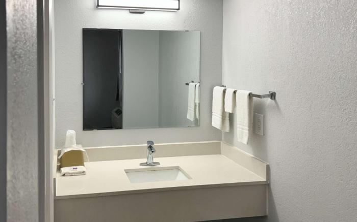 Motel 6 Huntsville, AL - University Dr