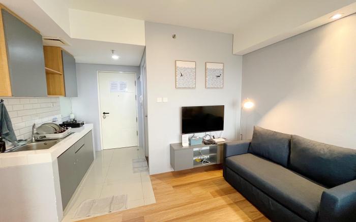 Top Family Studio Breeze Bintaro Apartment OkeStay