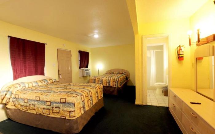 Economy Inn Kingsville, Hwy 77