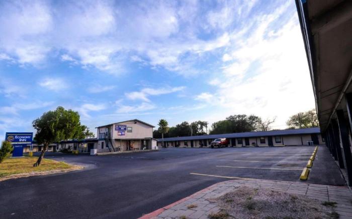 Economy Inn Kingsville, Hwy 77