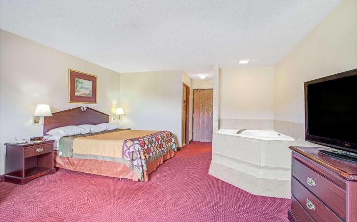 Super 8 By Wyndham Clinton