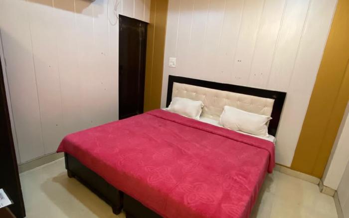 Om Mukunda By WB Inn