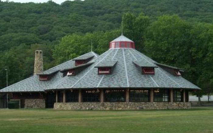 Overlook Lodge and Stone Cottages at Bear Mountain