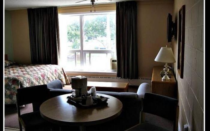 Perth Plaza Inn & Suites