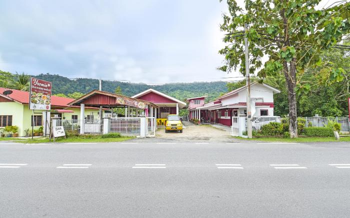 OYO 90660 Rayyans Roomstay
