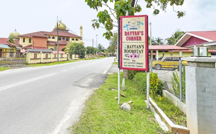 OYO 90660 Rayyans Roomstay