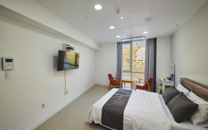 YJ HOTEL