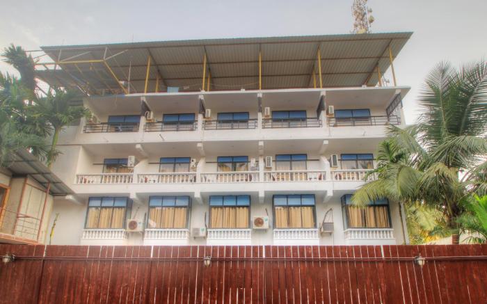 Hotel Pleasure Inn near Turtle Beach, Morjim