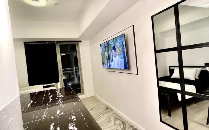 Mon Minimalist Studio R&R Staycation @ Azure North