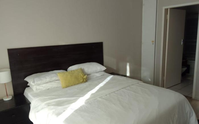 Easy  Walk To Gautrain Central Apartment Sandton