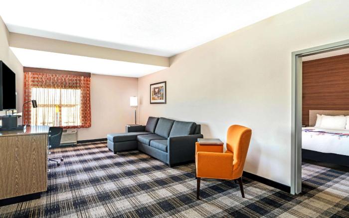 La Quinta Inn & Suites by Wyndham Oklahoma City Airport