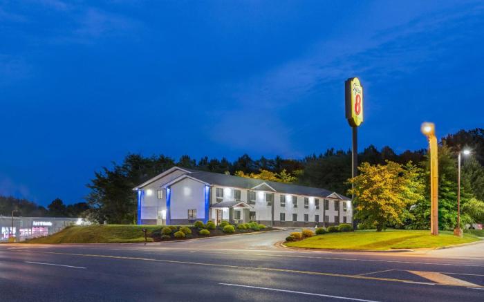 Super 8 By Wyndham Farmville