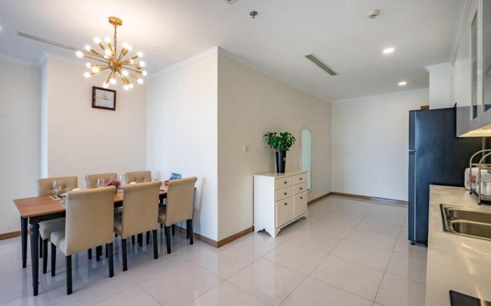 Spacious Apt with City View at Landmark Plus