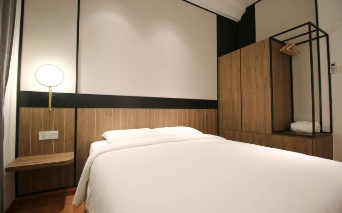 Paradigm Mall B14-07/ Netflix /1 bedroom