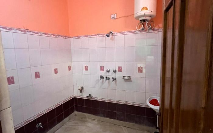 Happy High Stays 2bhk with terrace in tapovan