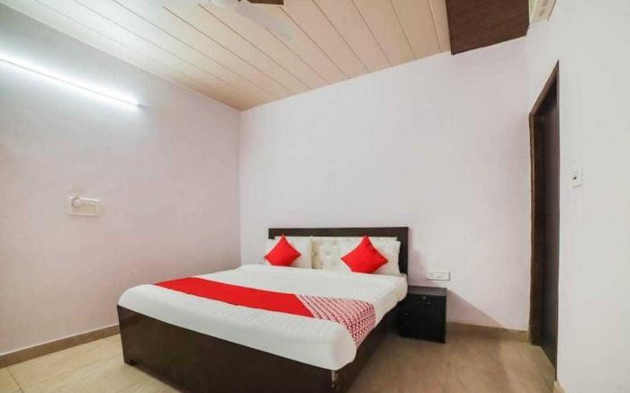 Hotel O KL khari Near Ashoka Park Mein Metro