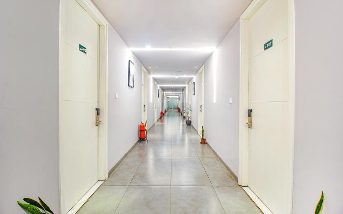 FabHotel SSR Fern Suites - 100M from GSM Mall Madeenaguda