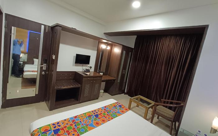 Rapid Lakme Executive Hotel