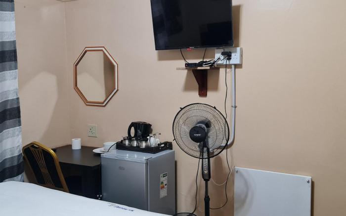 Situated in a NO Load Shedding area close to TUT 