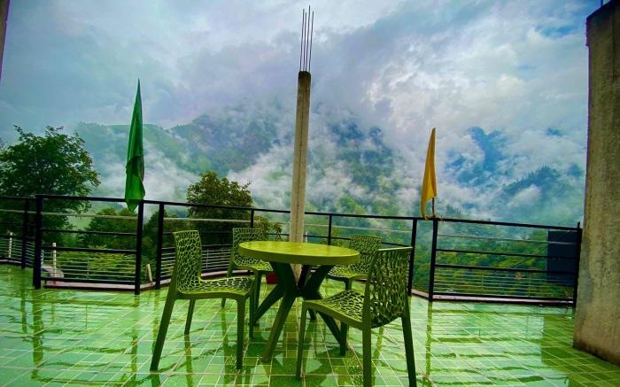 TRIMURTI HOTEL RAMA PALACE