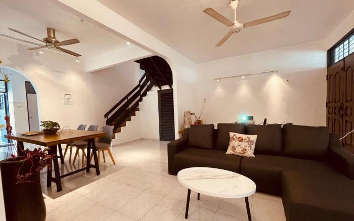 Elegant Art Deco Home with Garden @ Bukit Mertajam