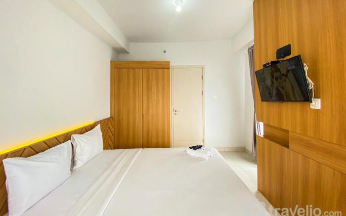 Comfort 1BR Patraland Urbano Apartment By Travelio