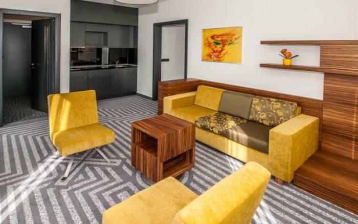 Hotel 99