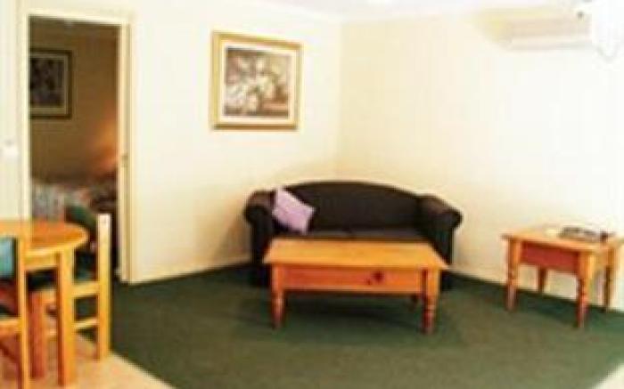 Sportmans Motor Inn