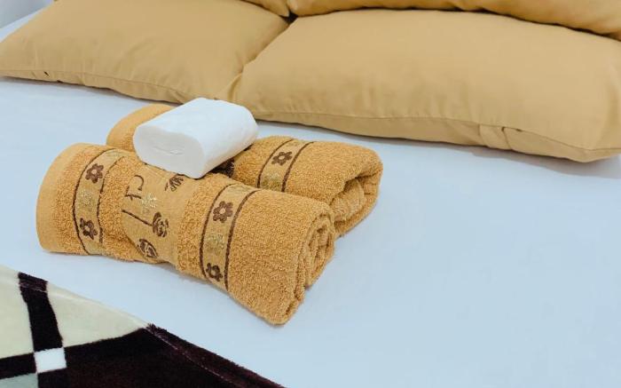 Queen's Room Rental 1