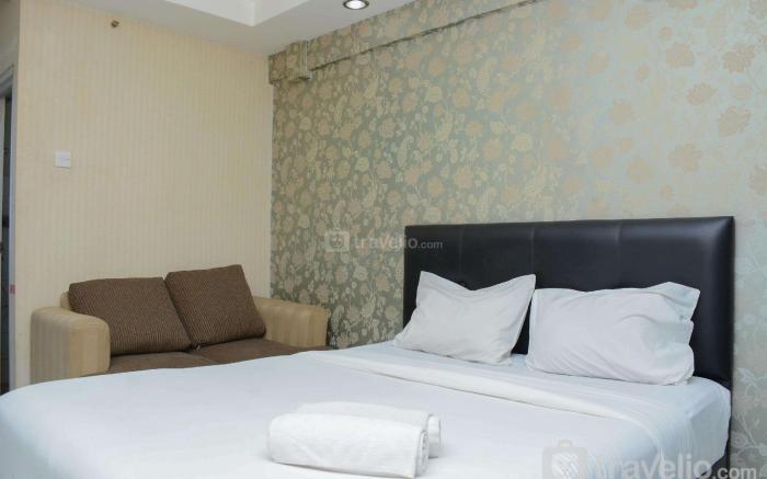 Minimalist Studio Room Kebagusan City By Travelio