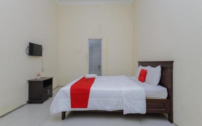 RedDoorz Plus near Museum Angkut Batu 4