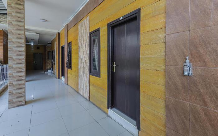 RedDoorz Plus near Museum Angkut Batu 4