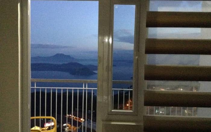 Blowing in the Wind - Deluxe Lake View Apartment