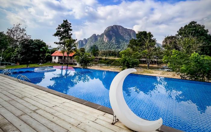 LARNG YAY  Riverview Resort Hotel