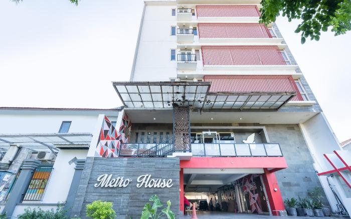 Super OYO Flagship 91863 Metro House