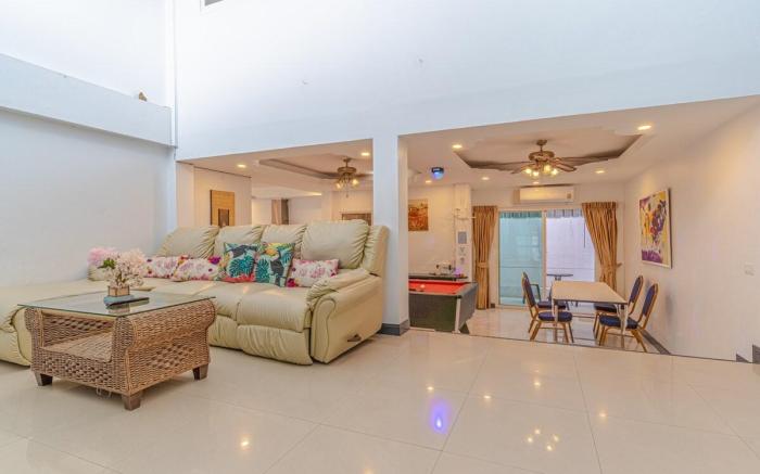 Mew 2 Indoor pool villa/2km from walkingST n beach