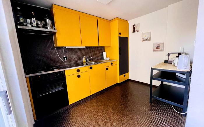 Newly furnished beautiful old building apartment in the center with Apple TV