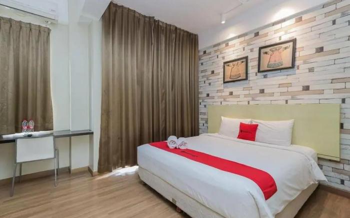 RedDoorz Plus @ Riverside Malang