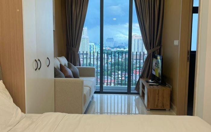 Colony Bedroom Studio with KL View