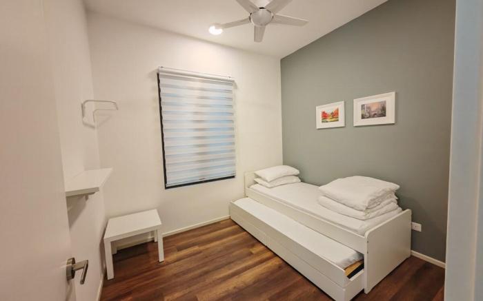 Cozy Suite 1 with Mountain & Theme Park Views