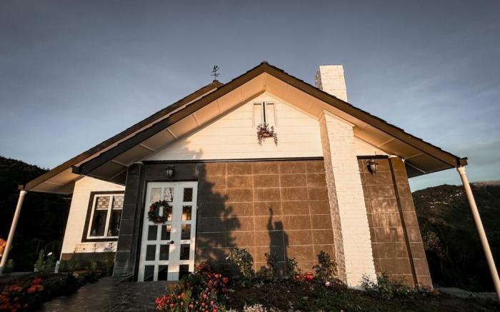 Hounon White Chimney Cottage Mt Kinabalu view