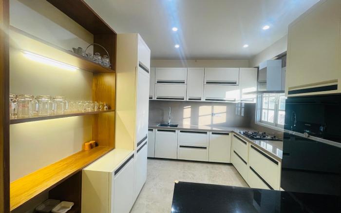 Woodlands Apt. Full furnished Luxury Apt w/Balcony