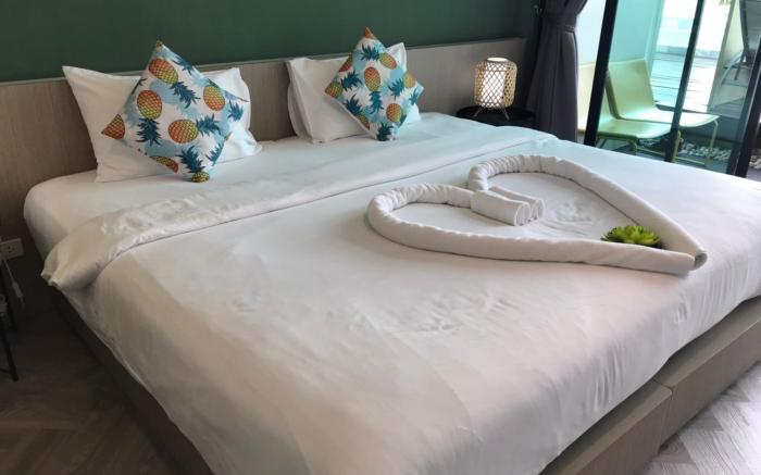 Pool side deluxe room3