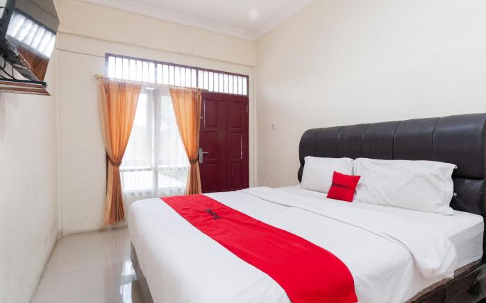 RedDoorz @ Samuel Homestay Pematangsiantar