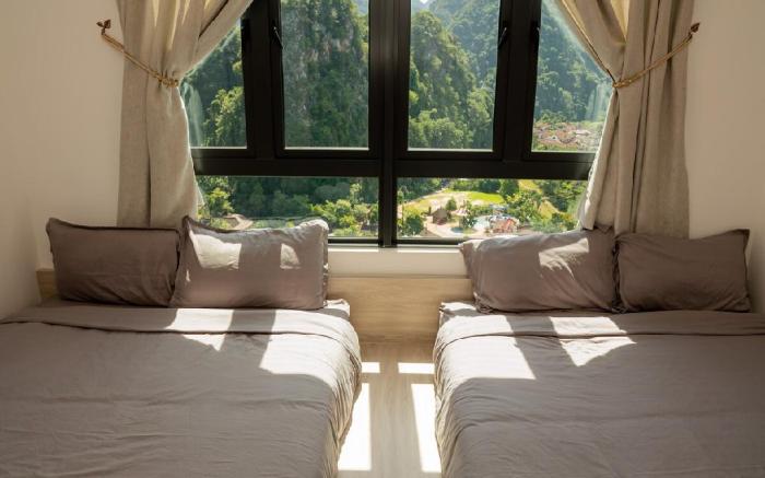8pax Lost World of Tambun Sunway Onsen Mira Suite