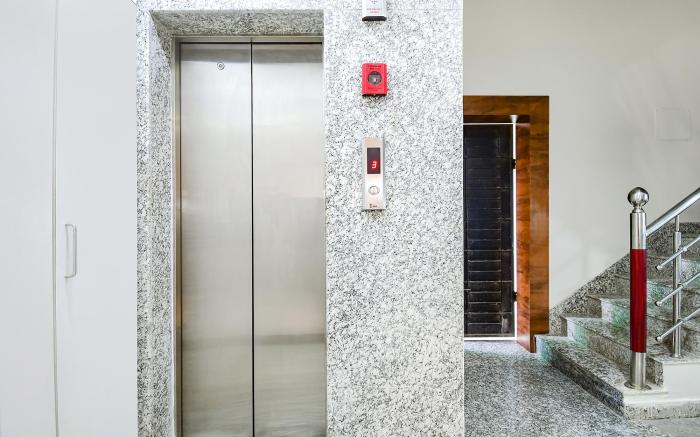 FabHotel Dak Plaza - Nr. Axis Mall
