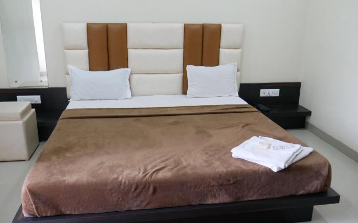 HOTEL DEVRAJ PALACE 