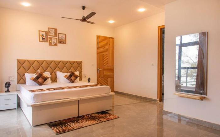 Kasauli Hill Crest Luxury 2 BHK Valley View