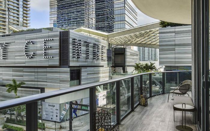 SLS LUX Brickell